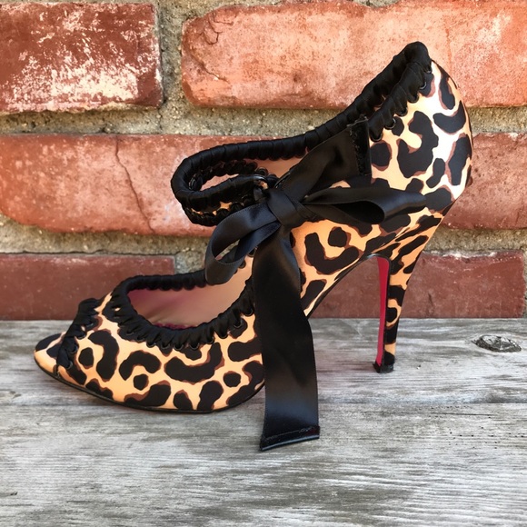 Betsey Johnson Shoes - Betsey Johnson Leopard Print Bow Heels